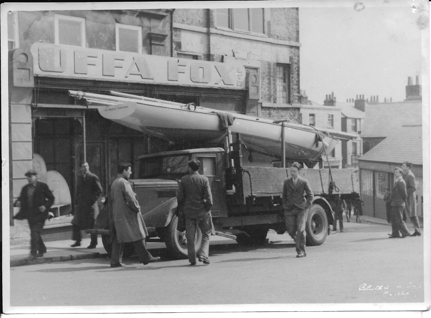 The Pensive Temptress outside Uffa's boatyard, Medina Road, Cowes (Beken)